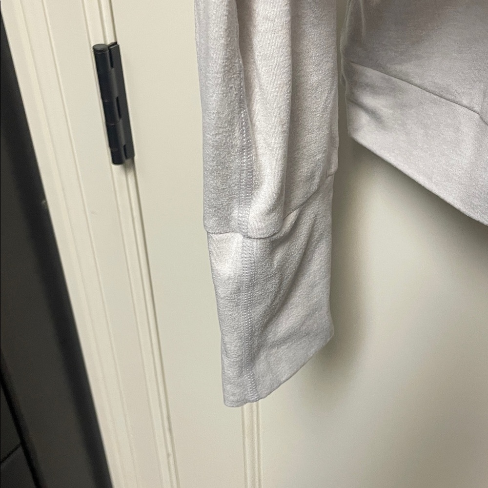 Vuori Women's Halo Hoodie - Picture 3 of 6